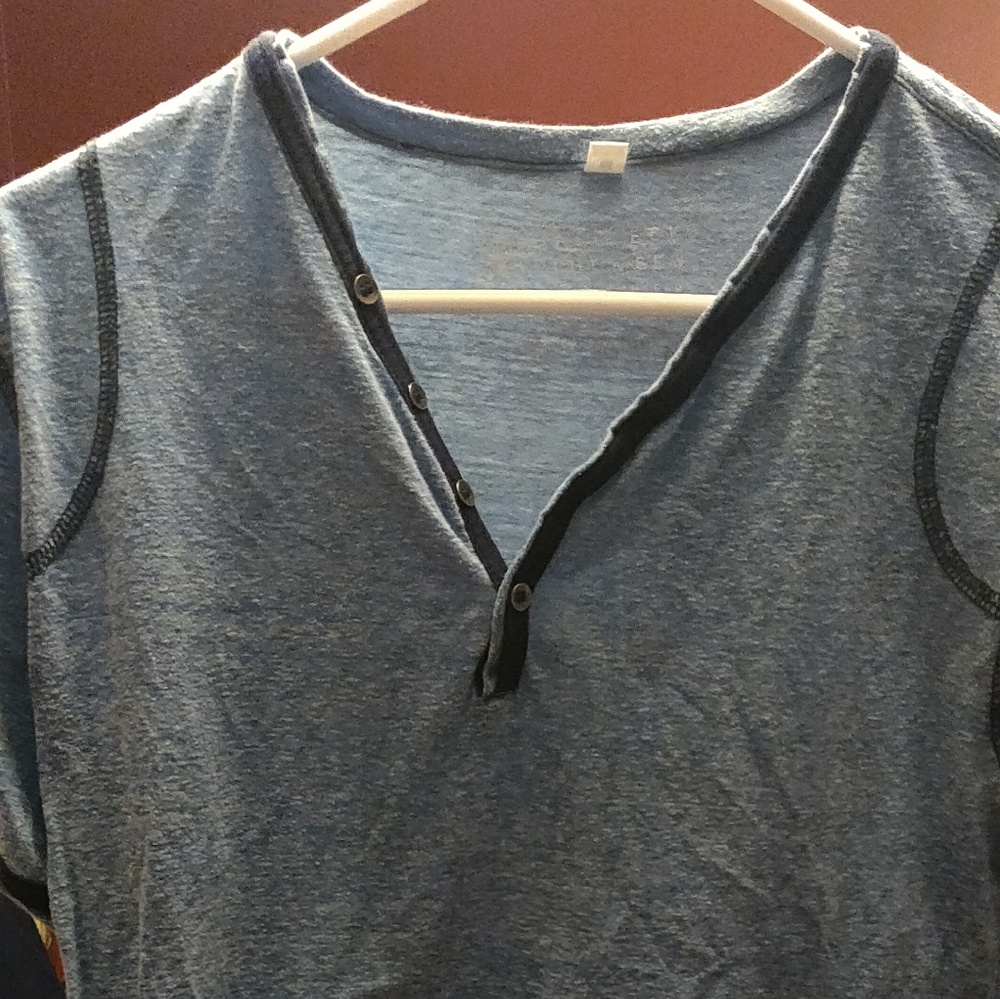 V neck tee